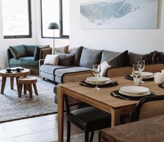 Apartment with Mountain View