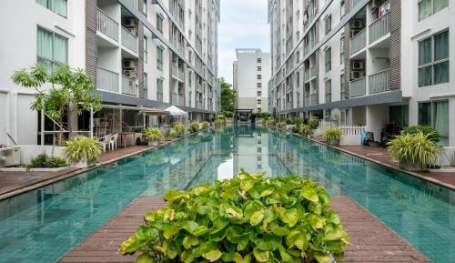 One-Bedroom Apartment with Terrace