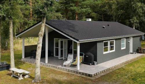 Three-Bedroom Holiday Home 
