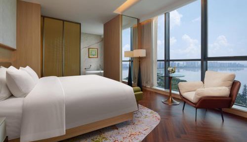 Deluxe Double Room with Bath