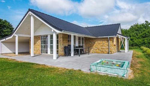 Three-Bedroom Holiday Home 