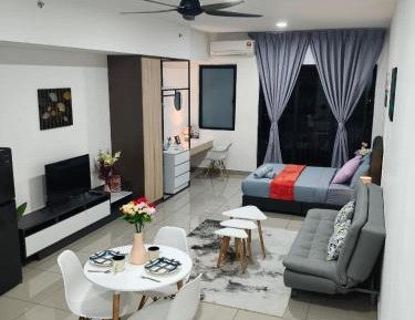Deluxe Queen Studio 