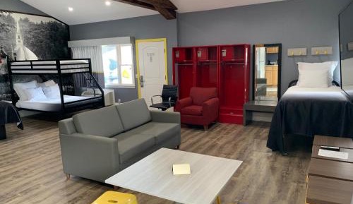 Suite with One Queen Bed and One Bunk Bed - Non-Smoking