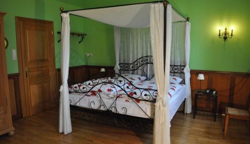 Double Room with 4-Poster Bed and Garden View