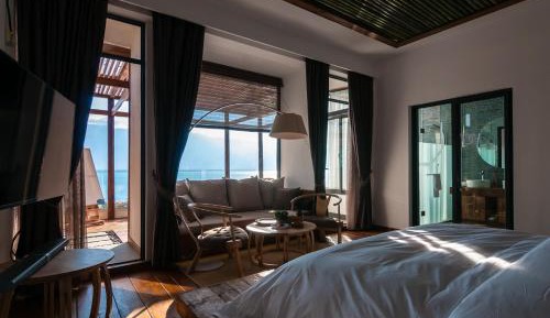 Deluxe Room (2 Adults + 1 Child)