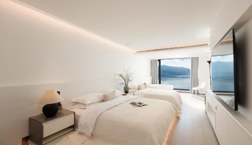 Twin Room with Bath