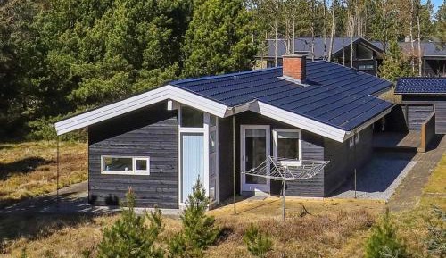 Three-Bedroom Holiday Home 