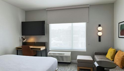 Standard King Room with Sofa Bed - Mobility Accessible with Tub
