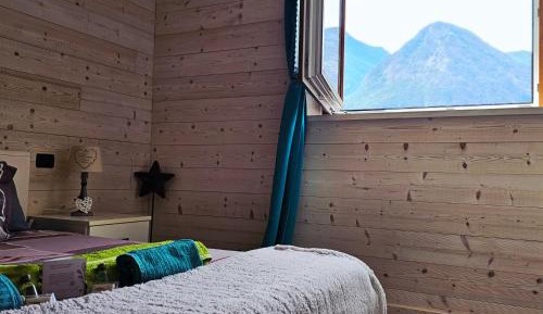 Apartment with Mountain View