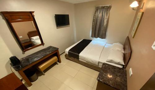 Deluxe Queen Room