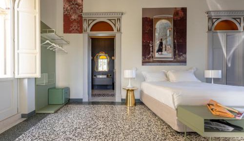 Four-Bedroom Apartment with Balcony 