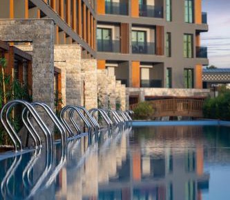 Swim-up Room with Land View