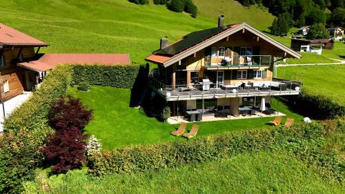 Apartment with Mountain View