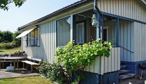 One-Bedroom Holiday Home