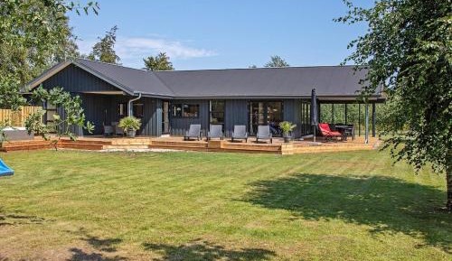 Three-Bedroom Holiday Home 