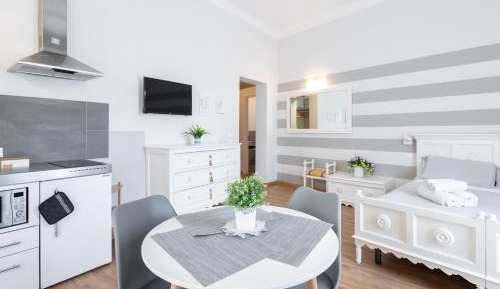 Quadruple Room with Private Bathroom