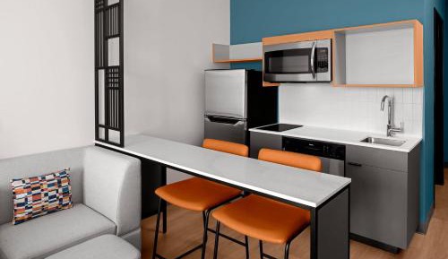 Studio Queen Room – Hearing Accessible