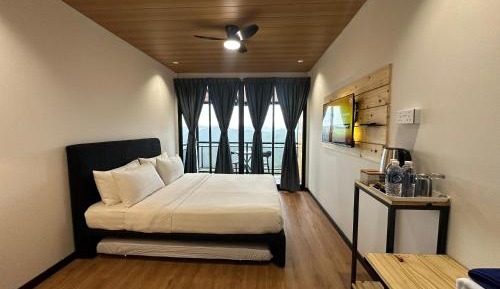 Deluxe Queen Room