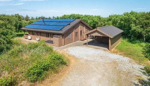 Four-Bedroom Holiday Home
