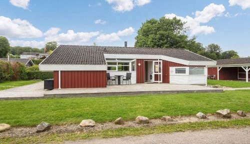 Three-Bedroom Holiday Home 