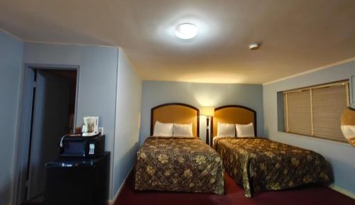 3 Full Beds Non-Smoking