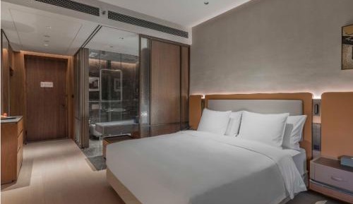 Standard Queen Room