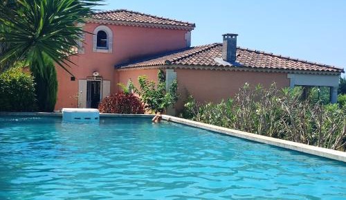 Three-Bedroom Villa with Private Pool and Snooker