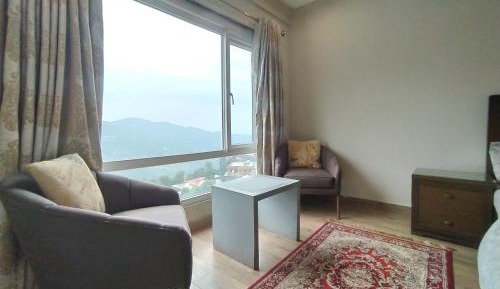 Apartment with Mountain View