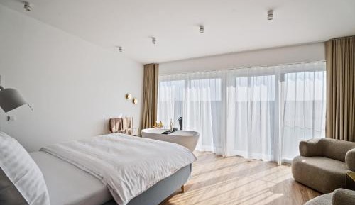 Deluxe Double Room with Bath