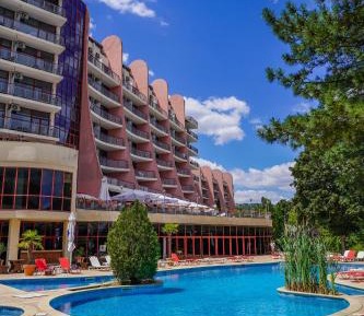 Double Room with Balcony and Park View