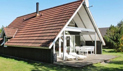 Three-Bedroom Holiday Home 