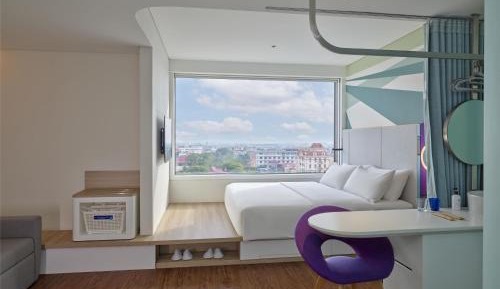 King Guest Room with Sofa Bed