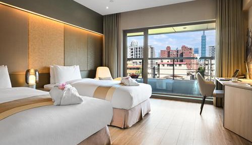 Superior Twin Room with 101 View
