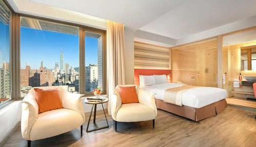 Executive Queen Room with 101 View