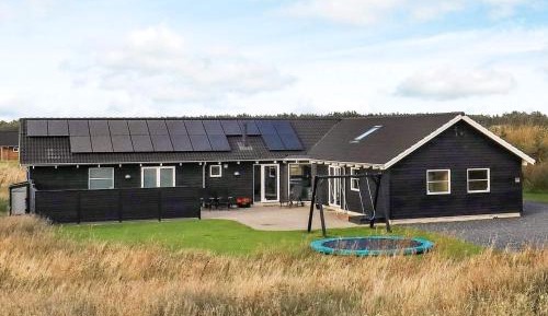 Eight-Bedroom Holiday Home