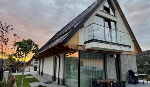 One-Bedroom Apartment with Balcony and Mountain View  