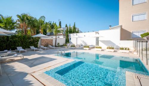 Three-Bedroom Superior Apartment