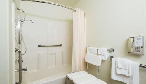 Queen Room with Two Queen Beds and Roll-In Shower - Mobility Accessible/Non-Smoking