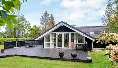 Three-Bedroom Holiday Home 