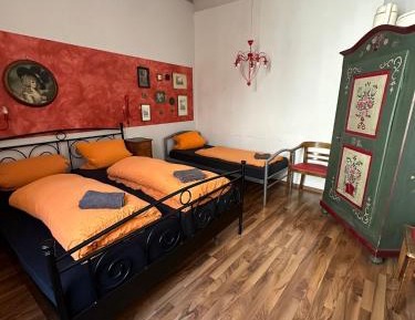 Basic Triple Room with Shared Bathroom