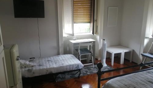 Deluxe Room (2 Adults + 1 Child)