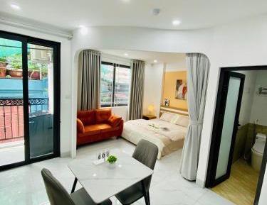 One-Bedroom Apartment with Balcony