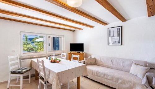 Superior One-Bedroom Apartment