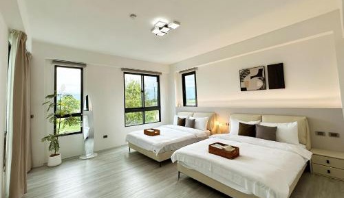 Quadruple Room with Private Bathroom