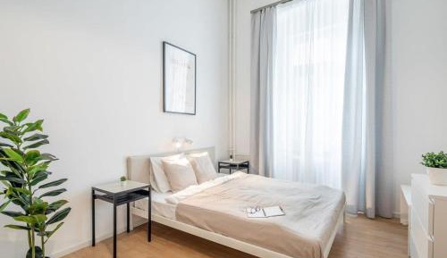 Room #1475367802