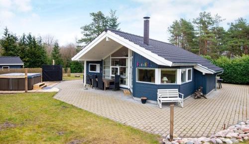 Three-Bedroom Holiday Home 