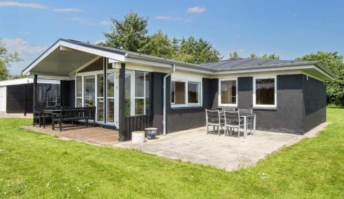 Three-Bedroom Holiday Home 
