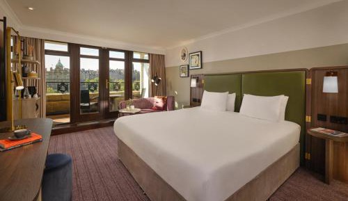 Deluxe Room 1 King Size Bed Castle View