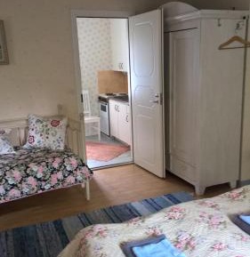 Family Room with Shared Bathroom - B7