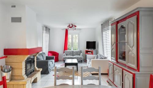 Three-Bedroom Holiday Home 
